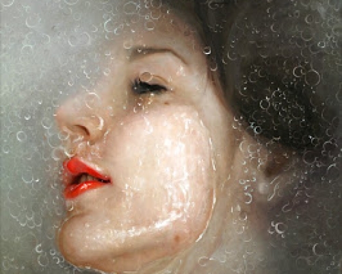 Corpo, água e vapor: o trabalho de Alyssa Monks